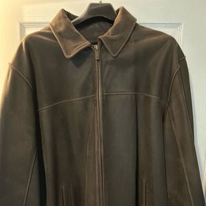 MEN’S EDDIE BAUER brown leather jacket in great condition.